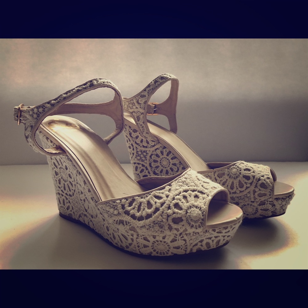 Fergalicious Ritzy Canvas Wedges Size 9